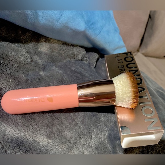 NIB Lot Deal 3 for $11 DUCARE Foundation Flat Brushes - Picture 5 of 10